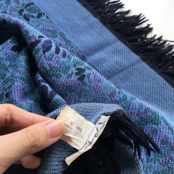 YSL 100% pure wool embroidered floral roses shawl - Picture 8 of 8